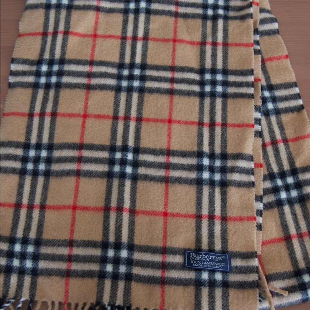 LADIES BURBERRY LONDON SCARF 100% LAMBSWOOL
CLASSIC NOVA CHECK. A49